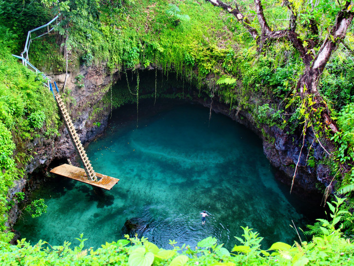 to-sua-ocean-trench-upolu-samoa