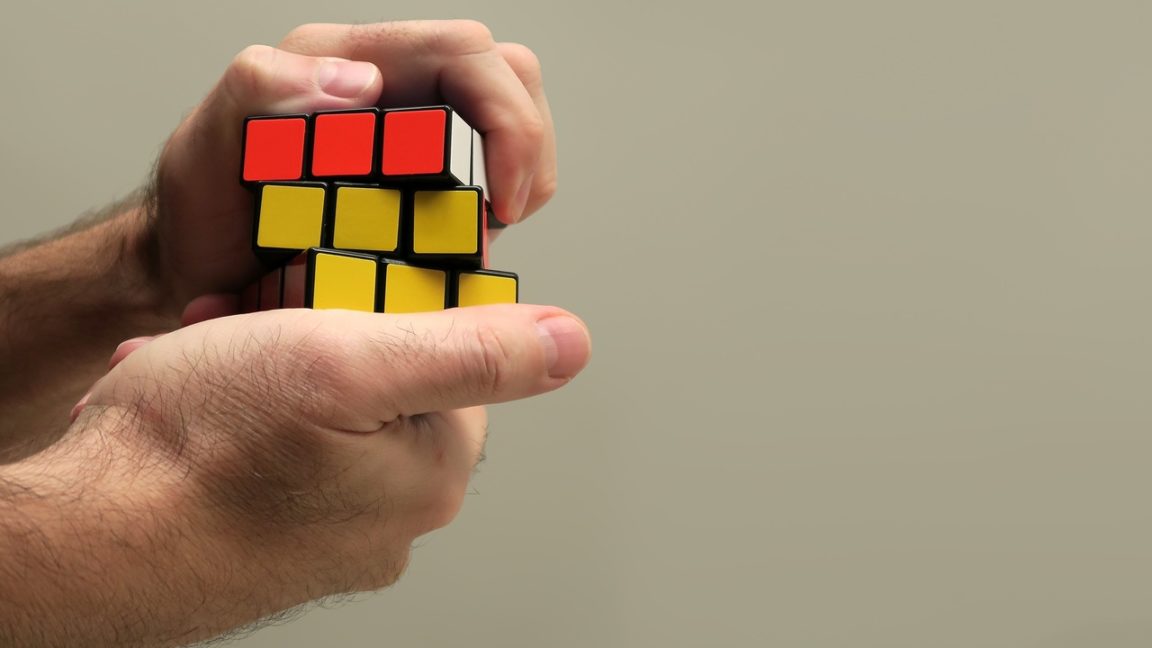 Comment Faire Son Rubik's Cube En Entier Rubik’s Cube : l'histoire du célèbre casse-tête