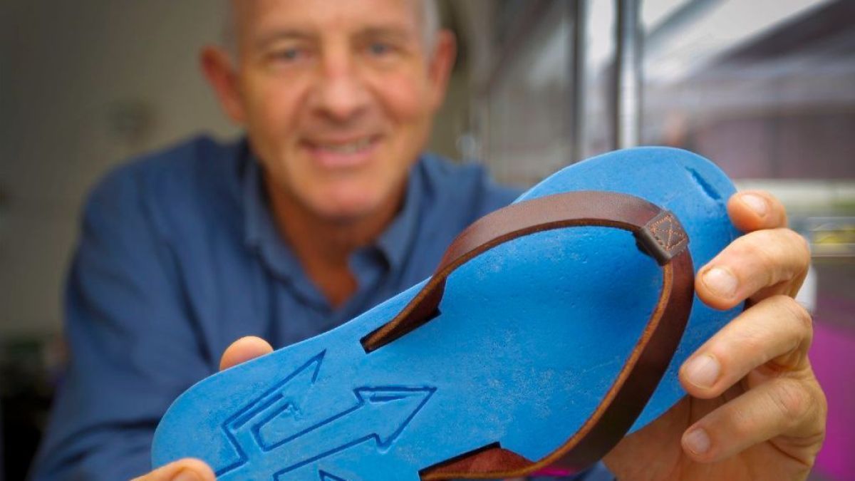 Ces tongs biodégradables sont fabriquées à base d’algues